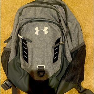 Like new, no stains or wear on this slightly used US backpack.